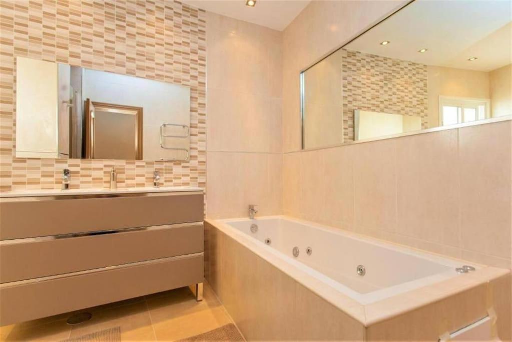 Summer Offers! Fabulous Luxury Villa Near The Beach Sleeps 8 Benalmadena Ngoại thất bức ảnh